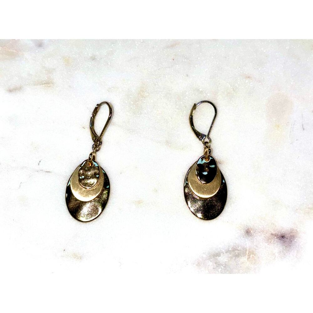 Elegant Hammered Gold Plated Oval Dangle Earrings - Picture 4 of 6
